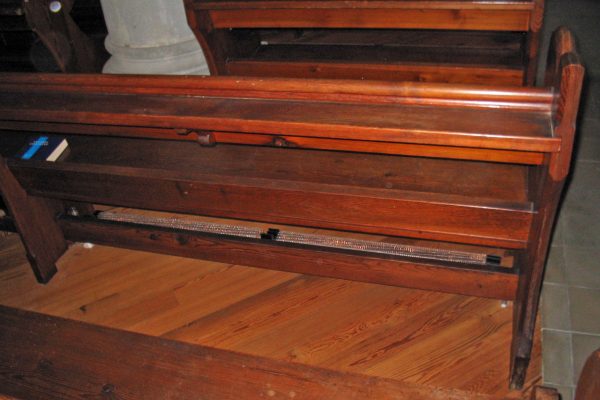 foto-particolare-battiscopa-sottopanca-Vallecrosia